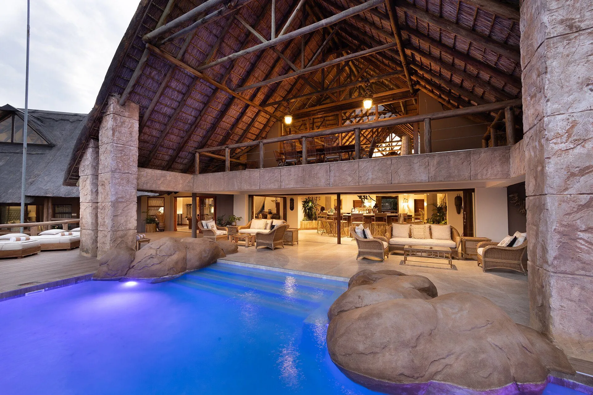 Villa Pool & Lounge